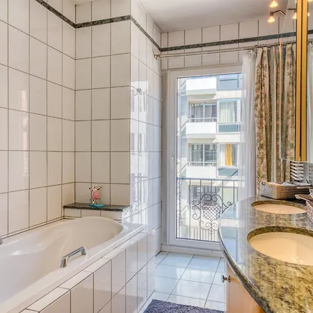Belle Maison Bourgeoise Partagee De 4 * Liege