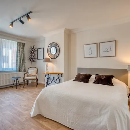 Belle Maison Bourgeoise Partagee De 4 Bed & Breakfast *